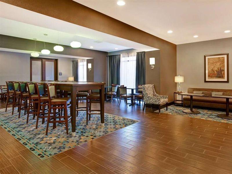 Hampton Inn Dekalb - Near The University Экстерьер фото
