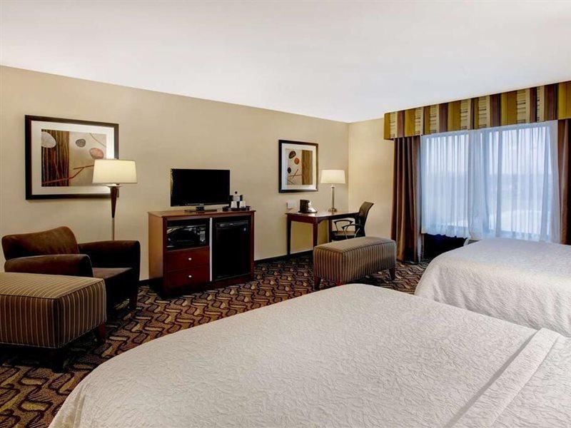 Hampton Inn Dekalb - Near The University Экстерьер фото