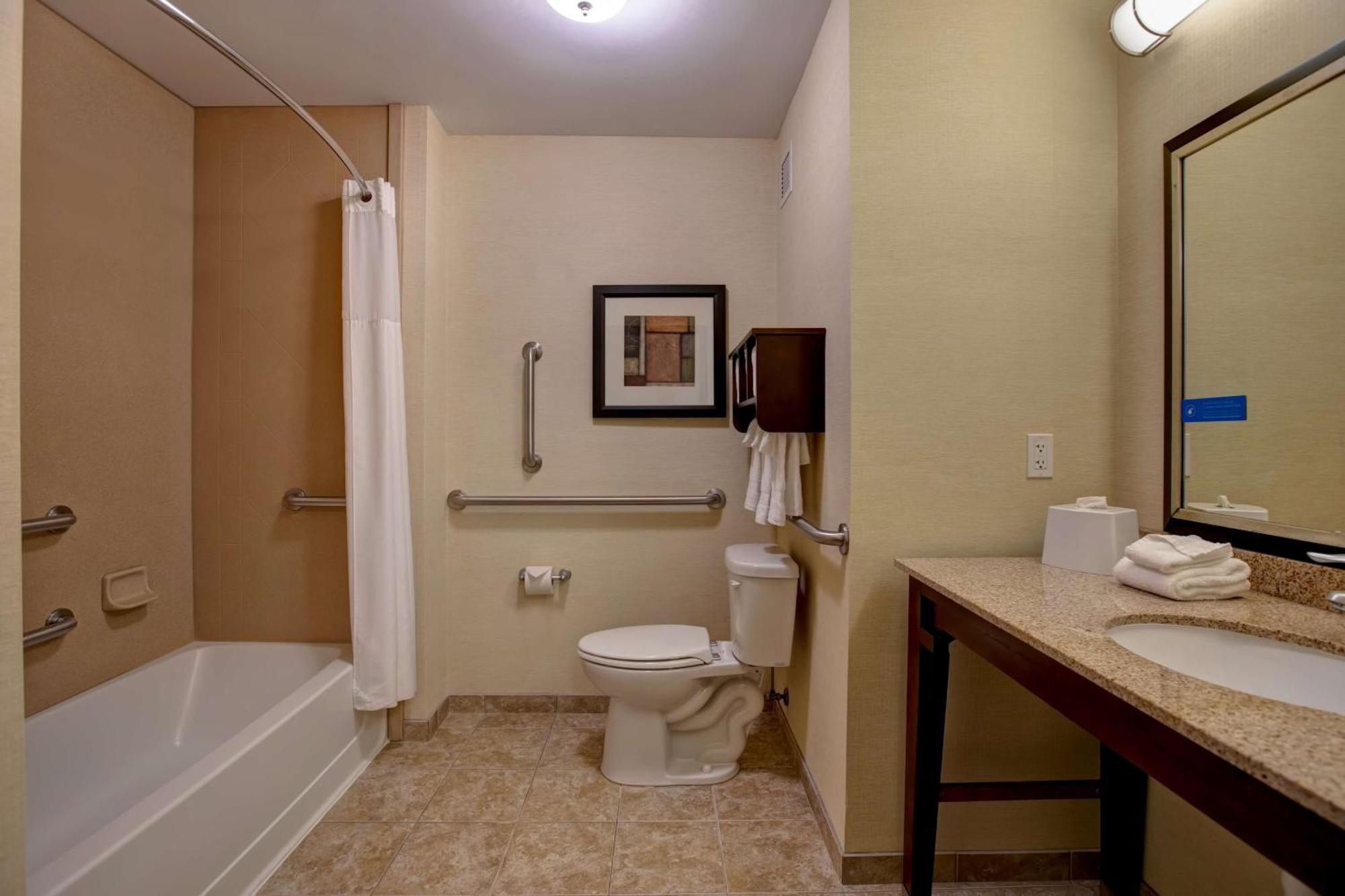 Hampton Inn Dekalb - Near The University Экстерьер фото