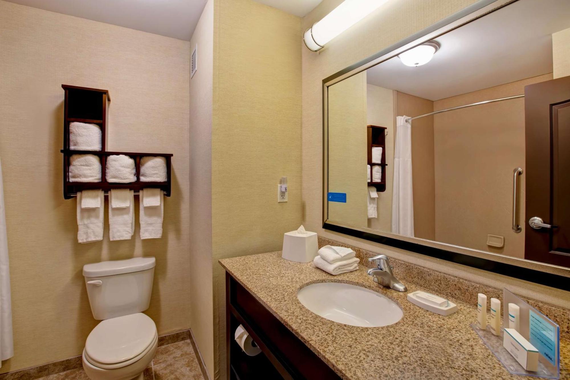 Hampton Inn Dekalb - Near The University Экстерьер фото