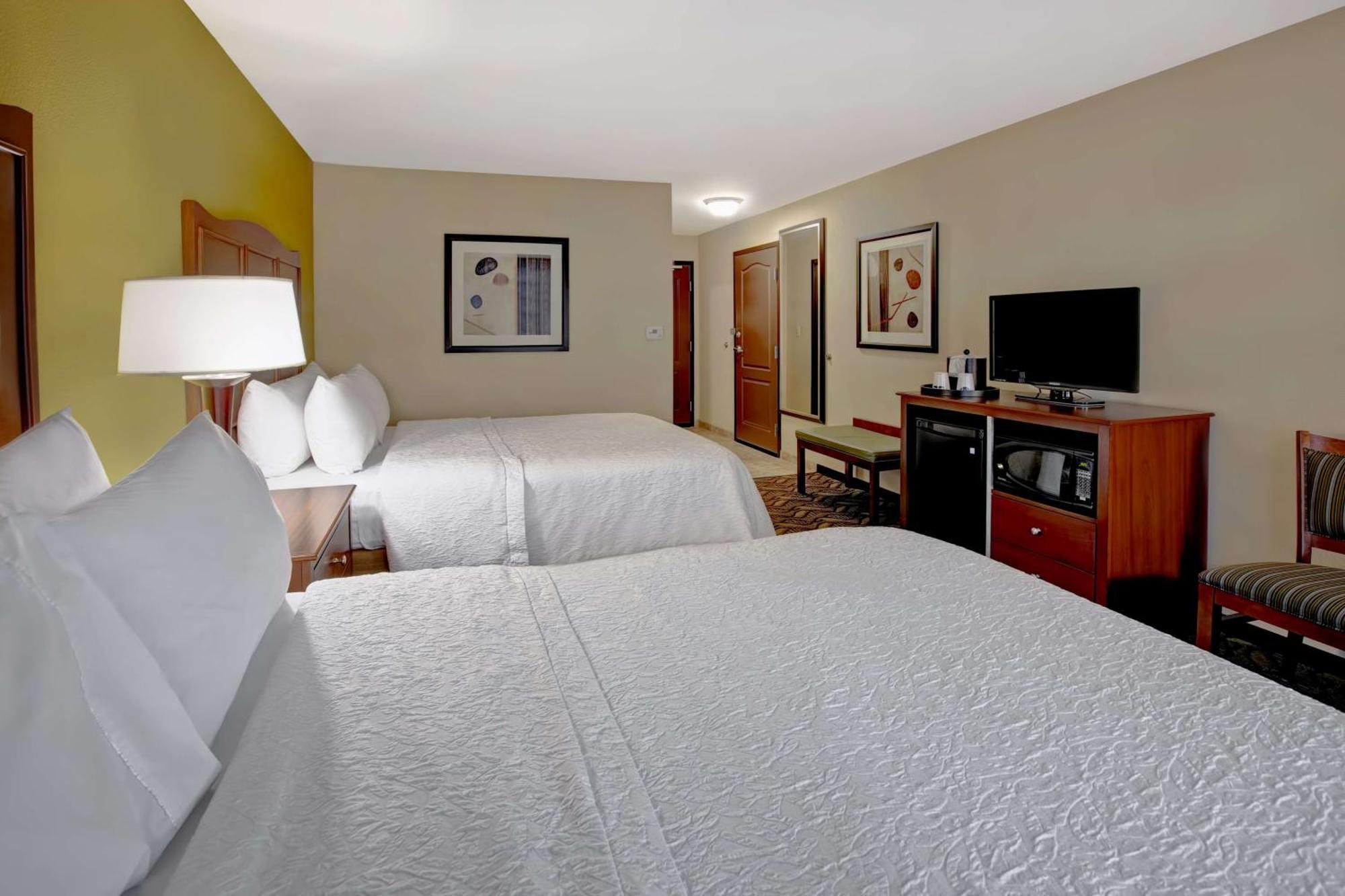 Hampton Inn Dekalb - Near The University Экстерьер фото