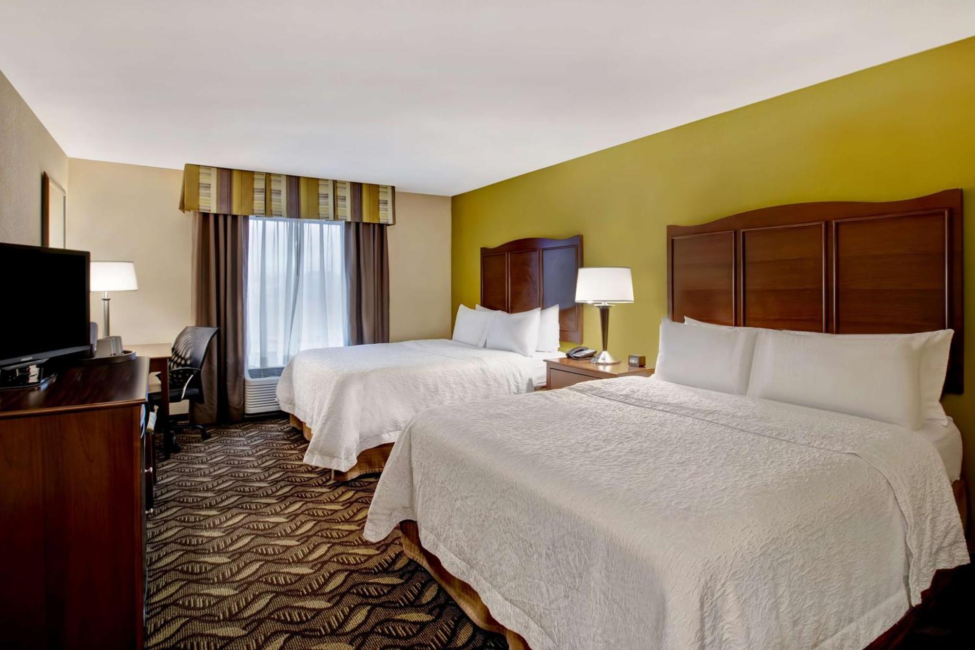 Hampton Inn Dekalb - Near The University Экстерьер фото