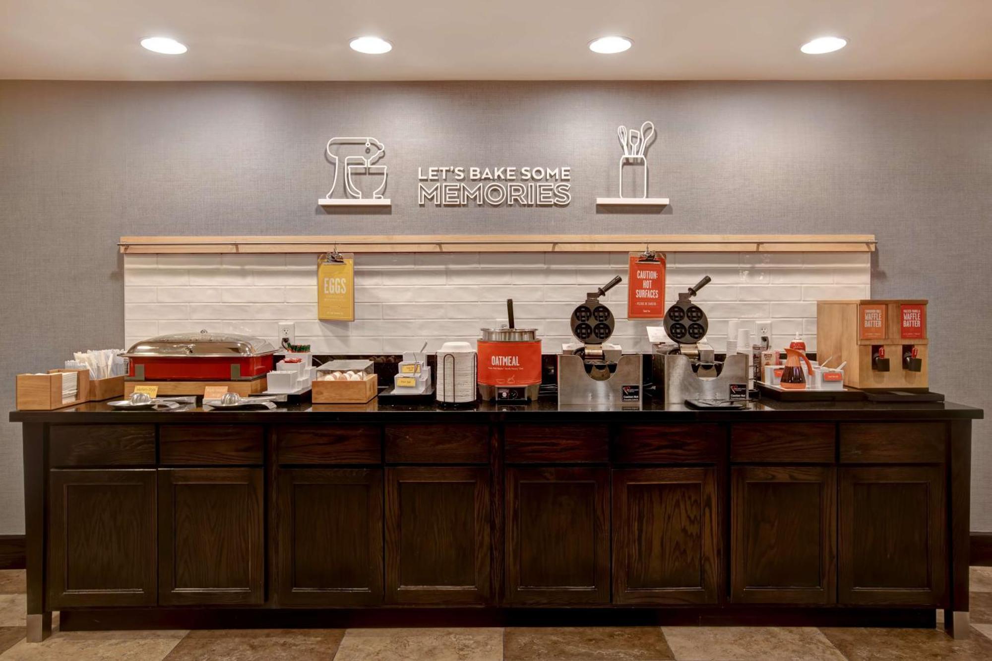 Hampton Inn Dekalb - Near The University Экстерьер фото