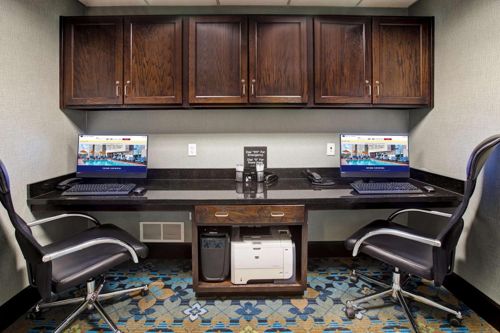 Hampton Inn Dekalb - Near The University Экстерьер фото