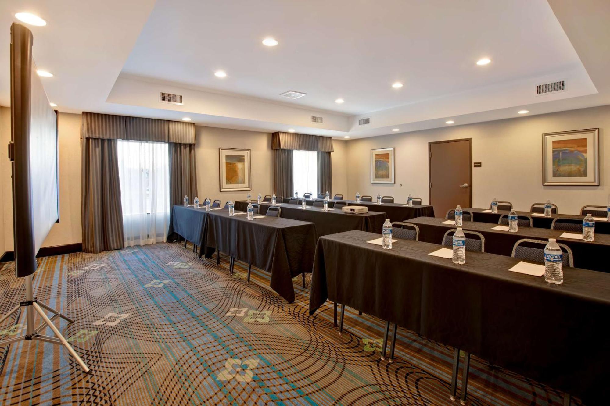 Hampton Inn Dekalb - Near The University Экстерьер фото