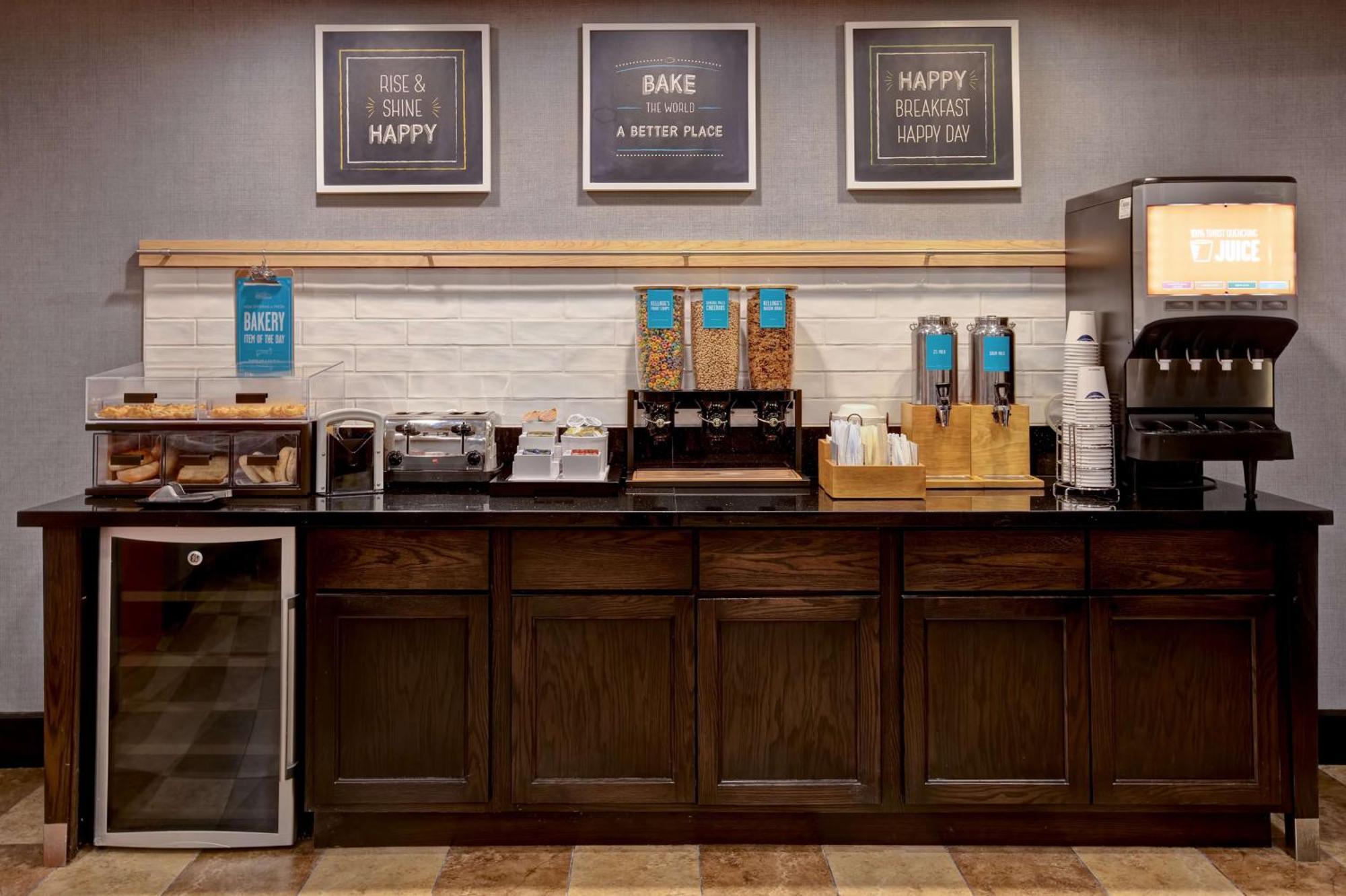 Hampton Inn Dekalb - Near The University Экстерьер фото