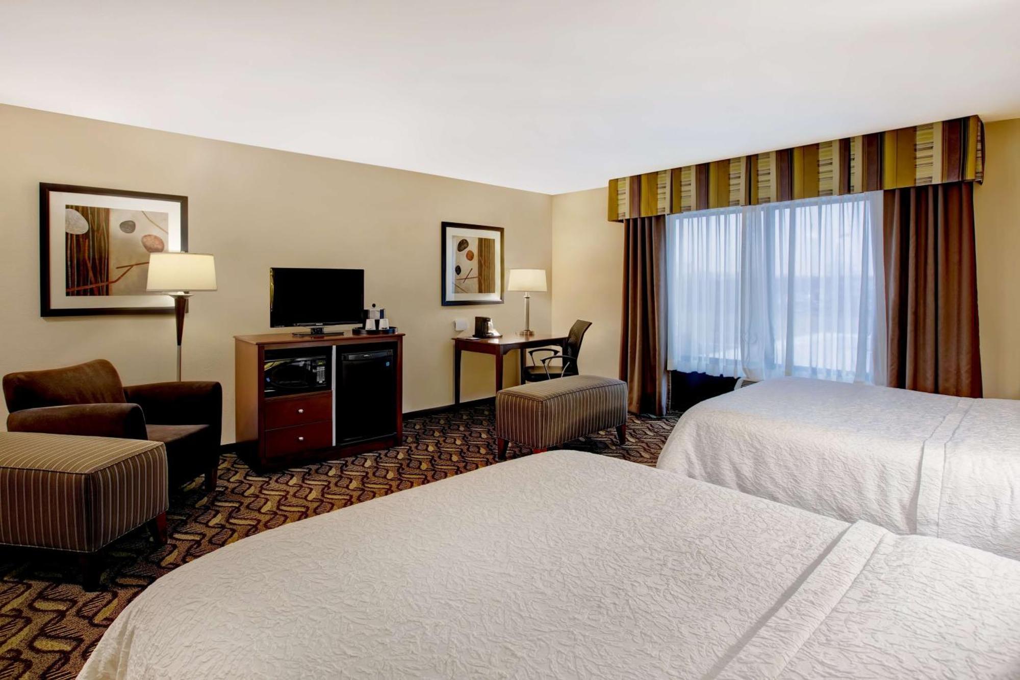 Hampton Inn Dekalb - Near The University Экстерьер фото