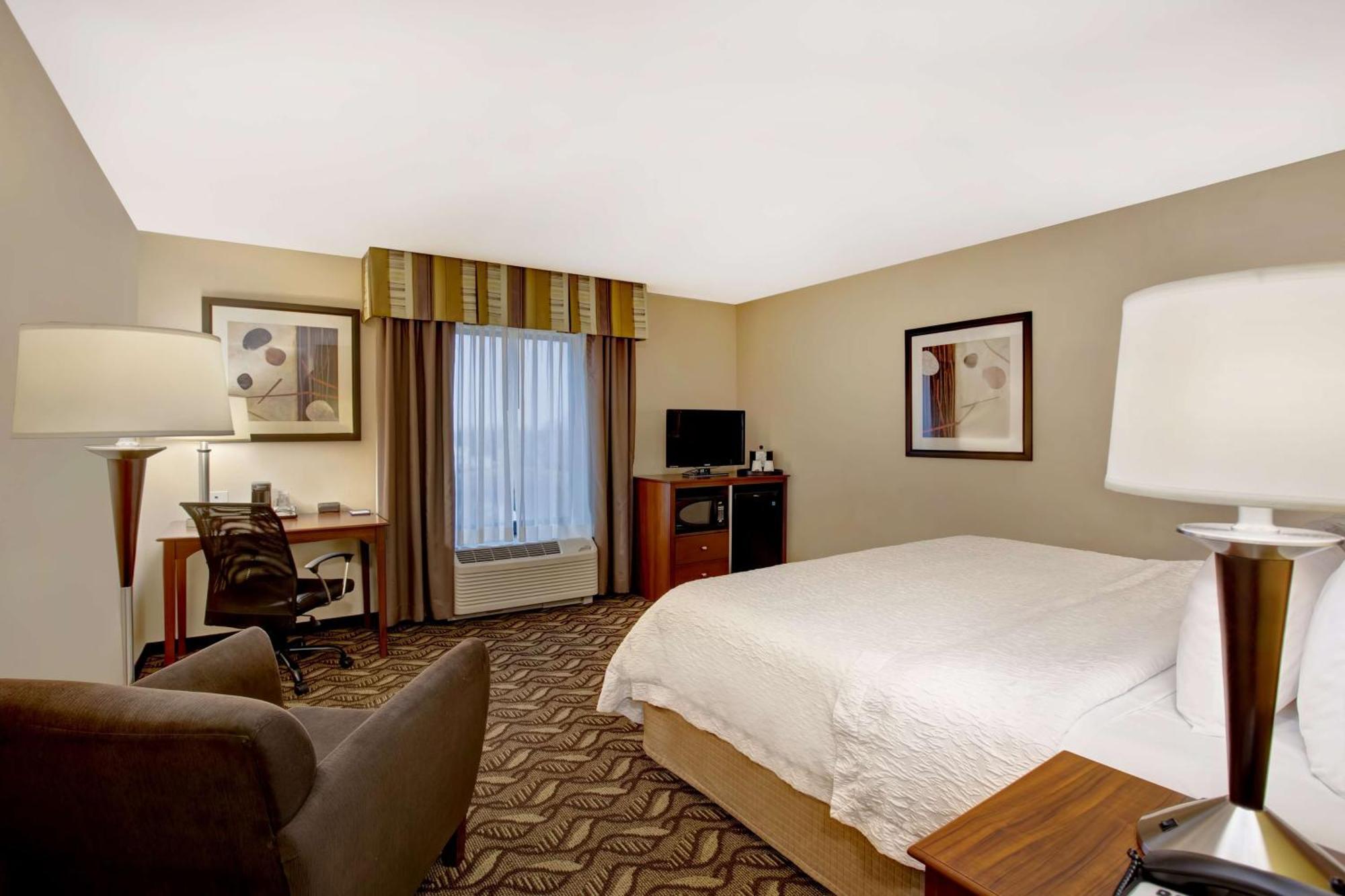 Hampton Inn Dekalb - Near The University Экстерьер фото