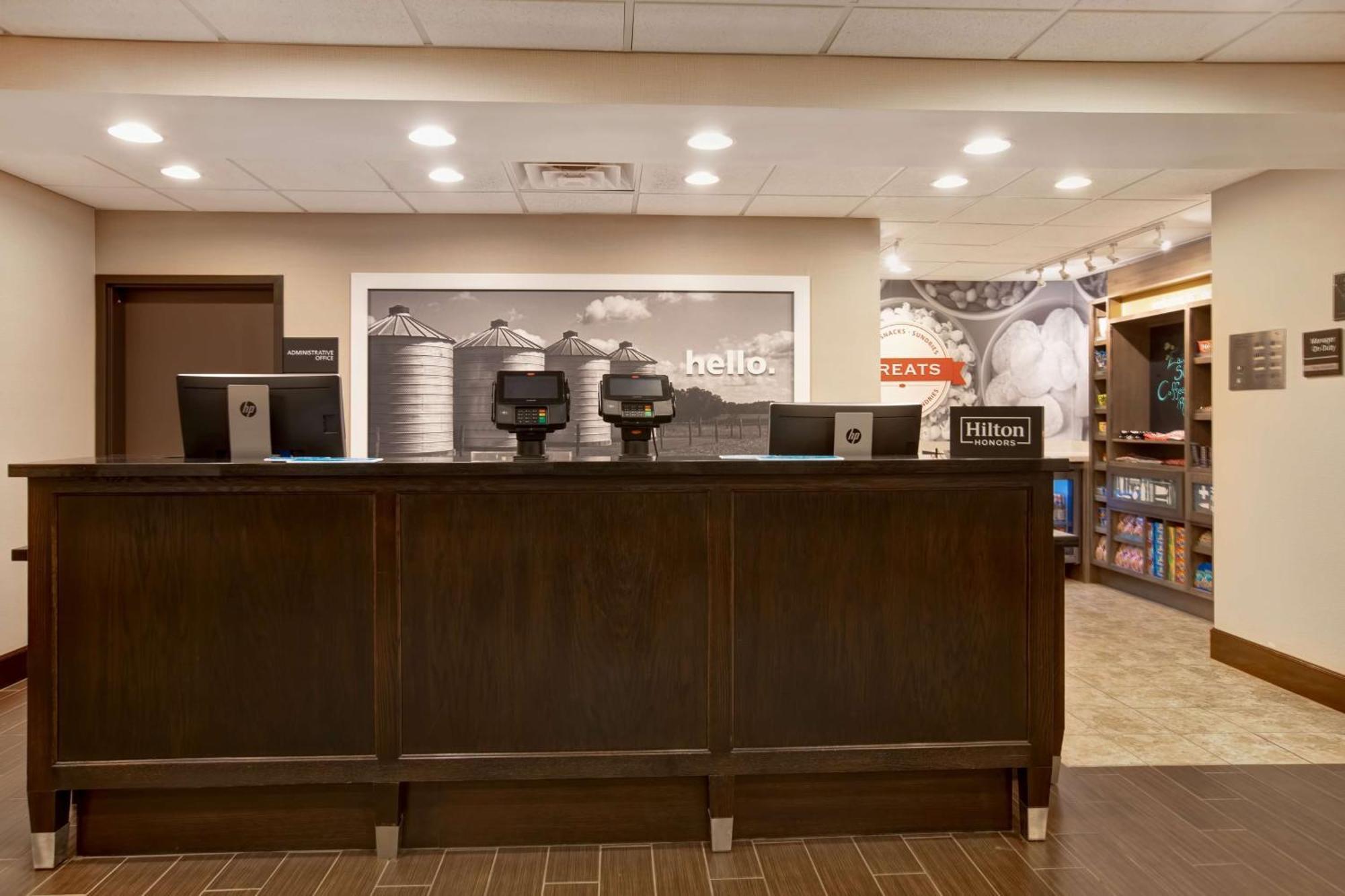 Hampton Inn Dekalb - Near The University Экстерьер фото