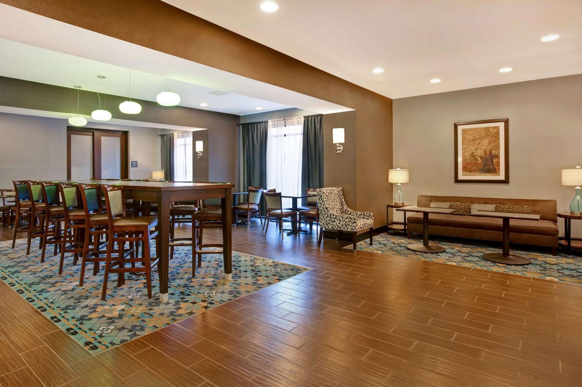 Hampton Inn Dekalb - Near The University Экстерьер фото