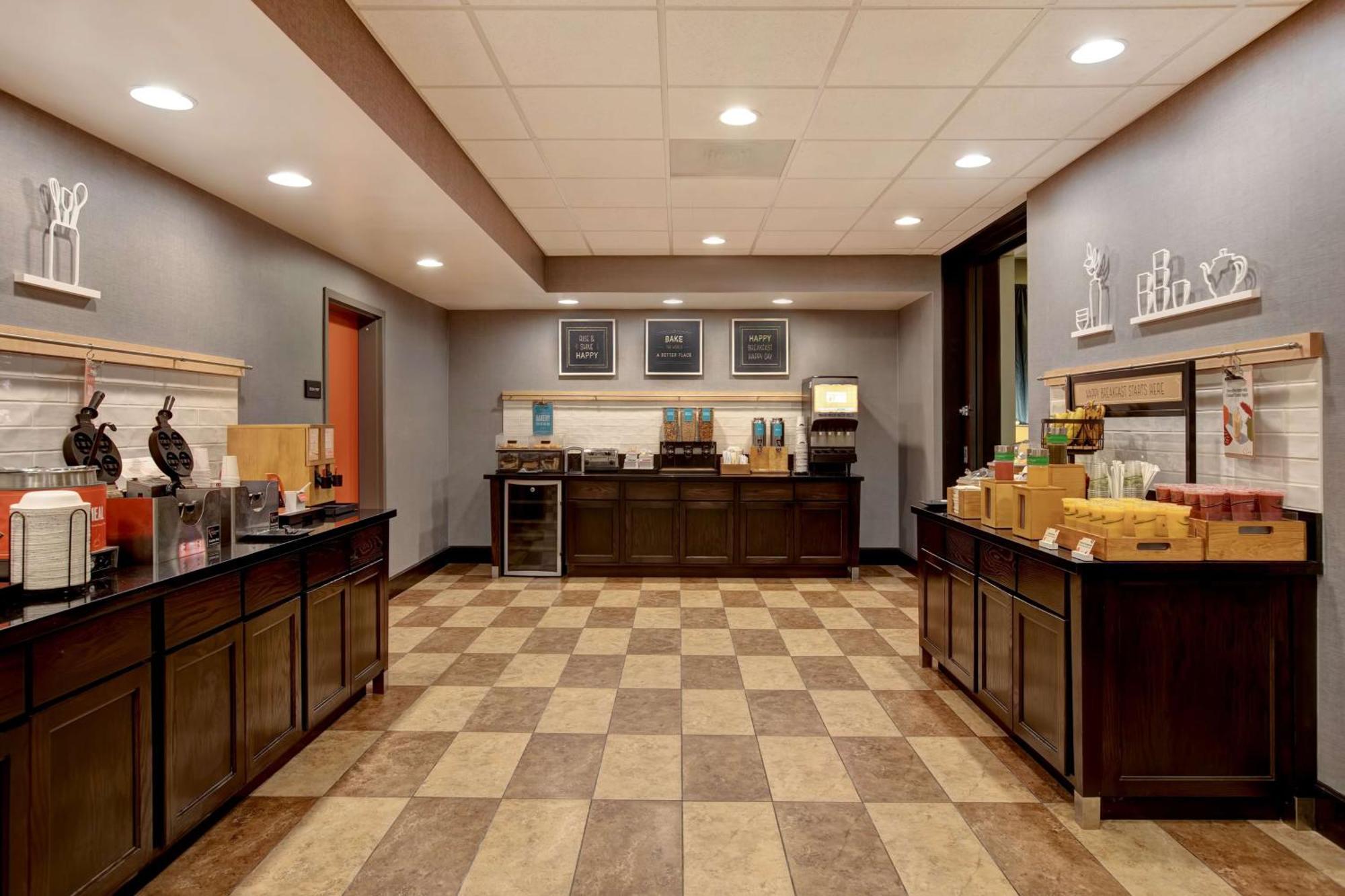 Hampton Inn Dekalb - Near The University Экстерьер фото