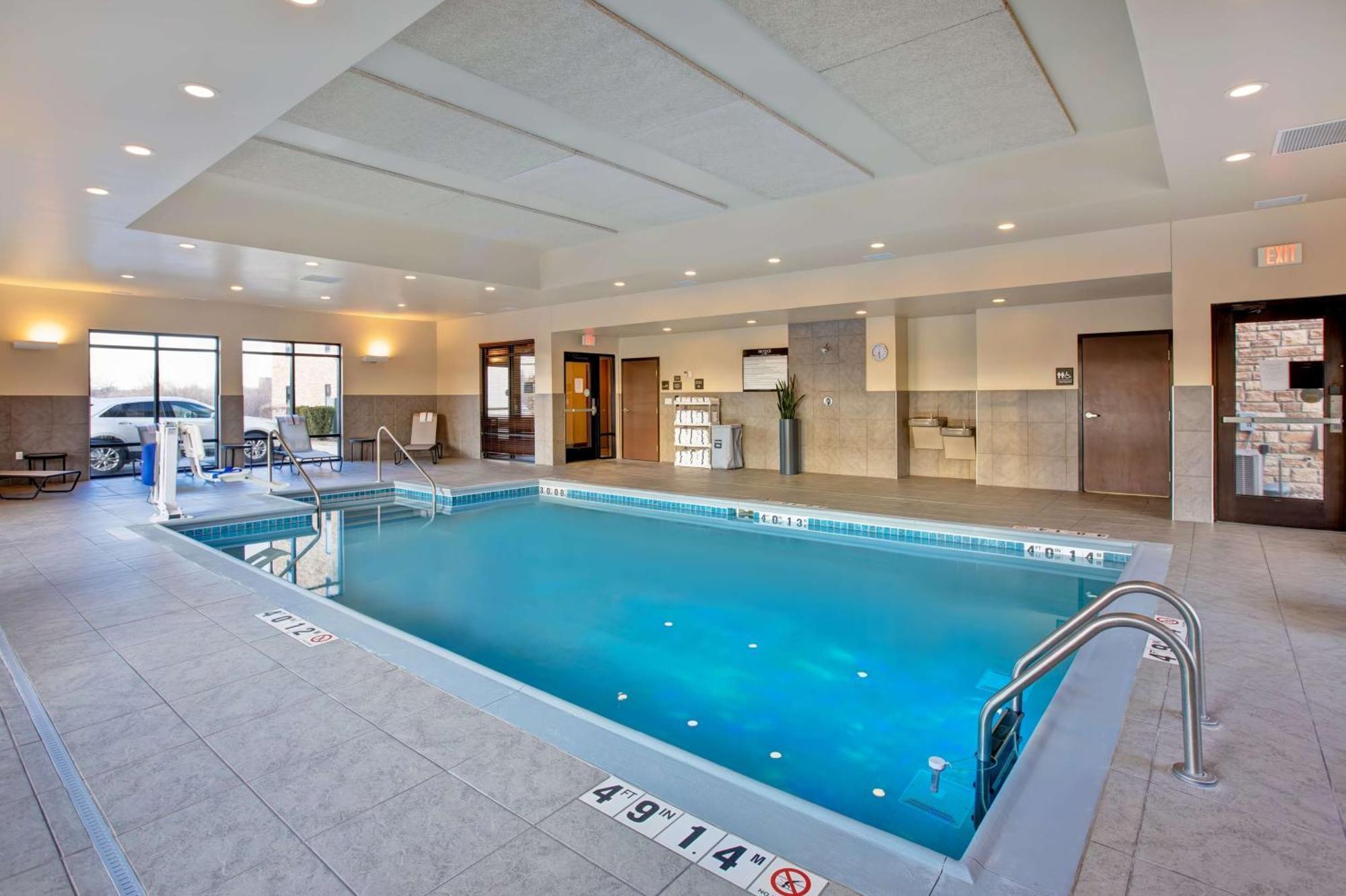 Hampton Inn Dekalb - Near The University Экстерьер фото