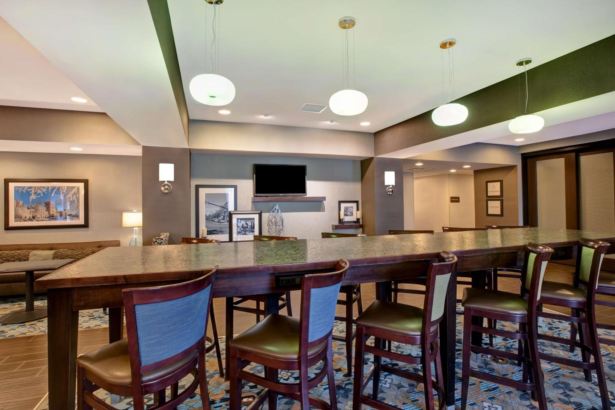 Hampton Inn Dekalb - Near The University Экстерьер фото