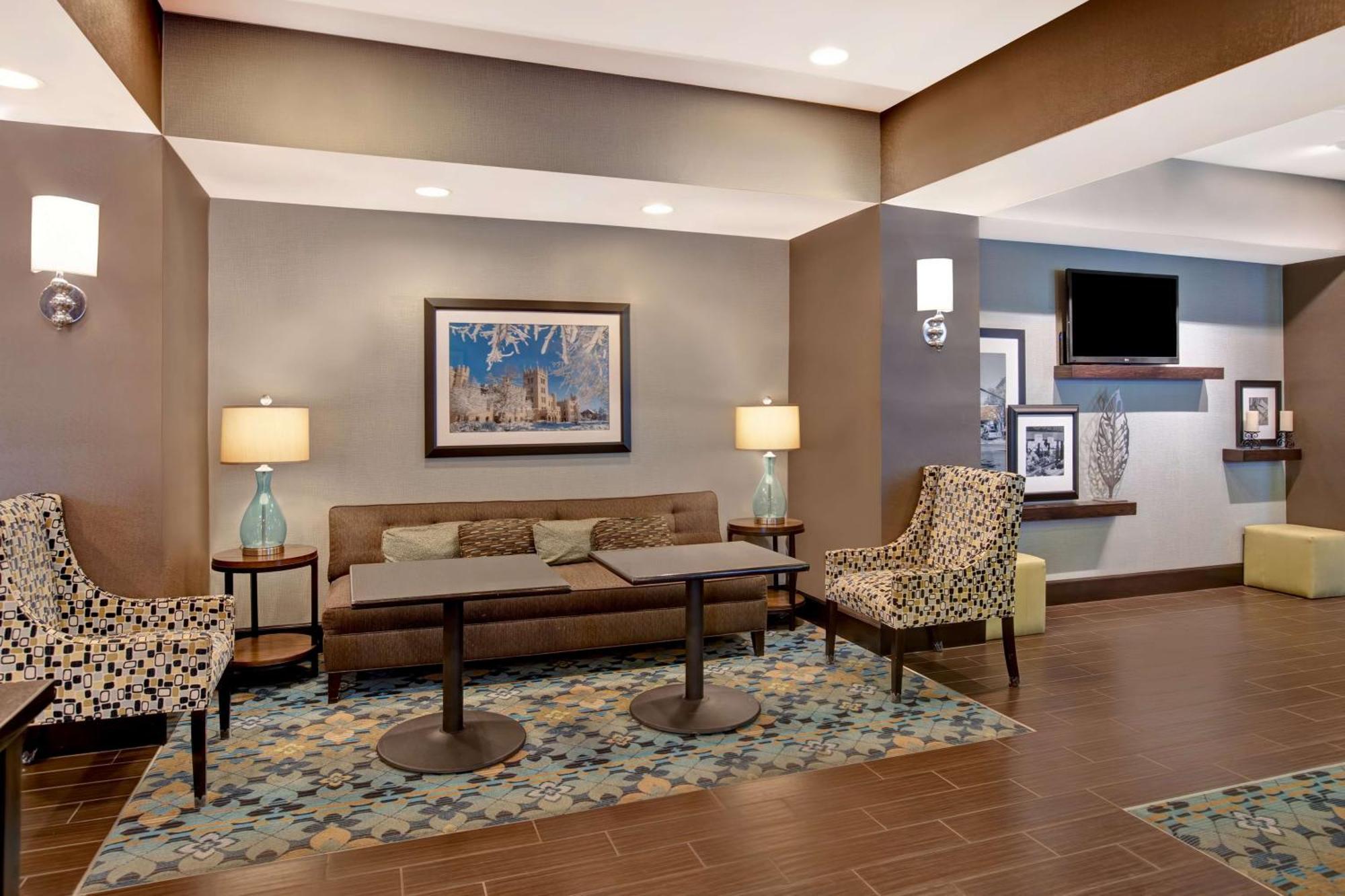 Hampton Inn Dekalb - Near The University Экстерьер фото