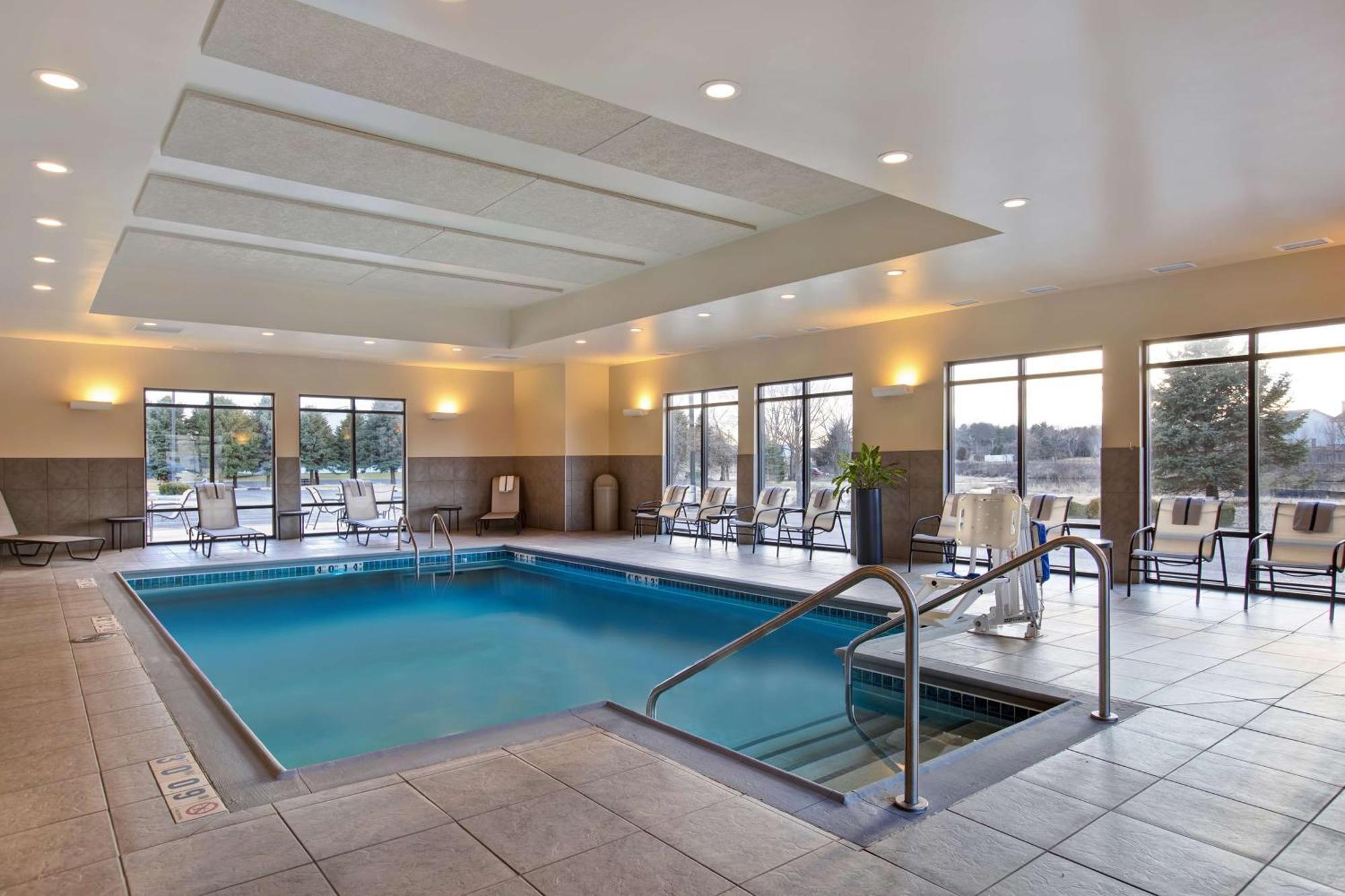 Hampton Inn Dekalb - Near The University Экстерьер фото