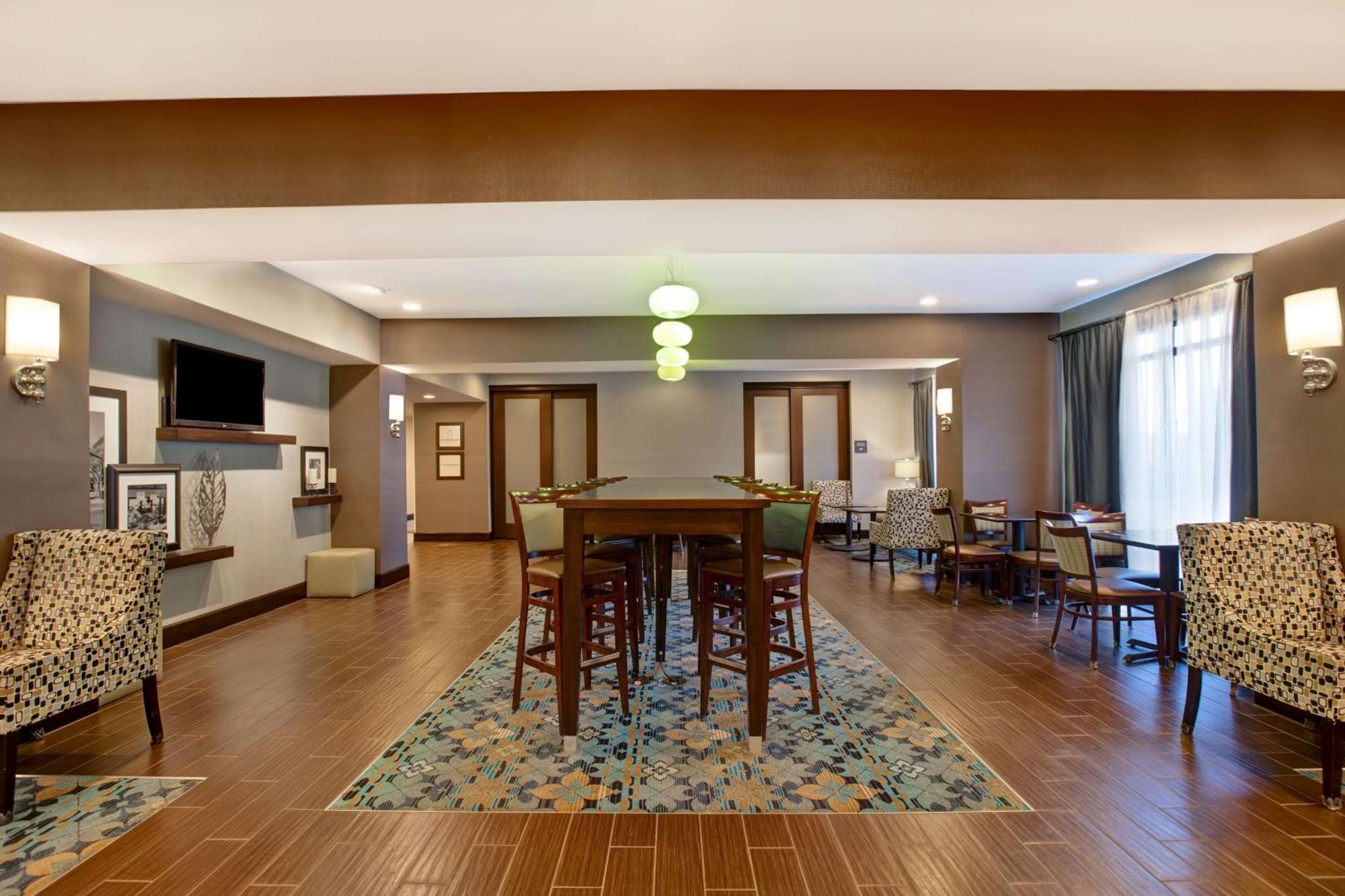 Hampton Inn Dekalb - Near The University Экстерьер фото