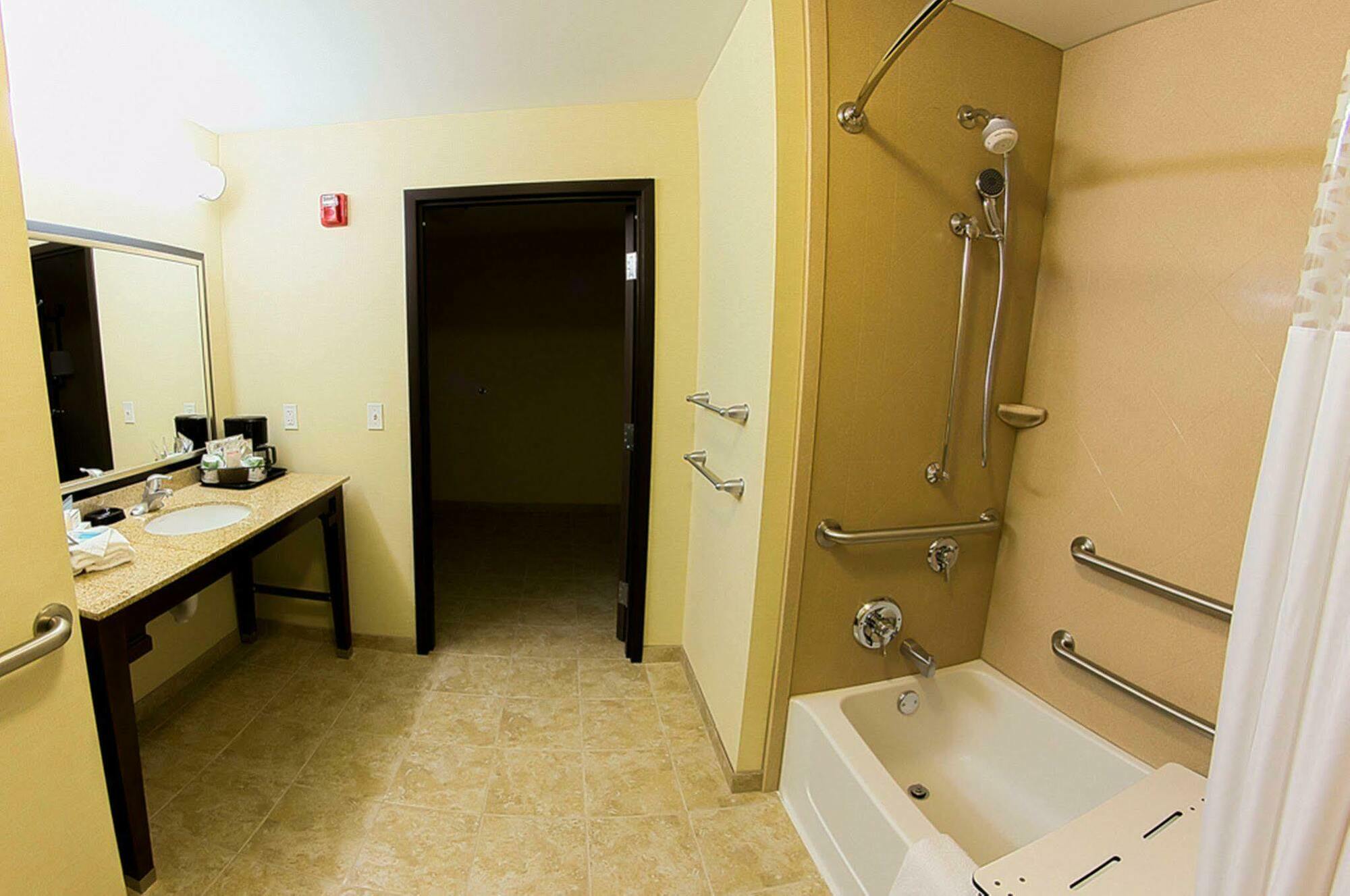 Hampton Inn Dekalb - Near The University Экстерьер фото