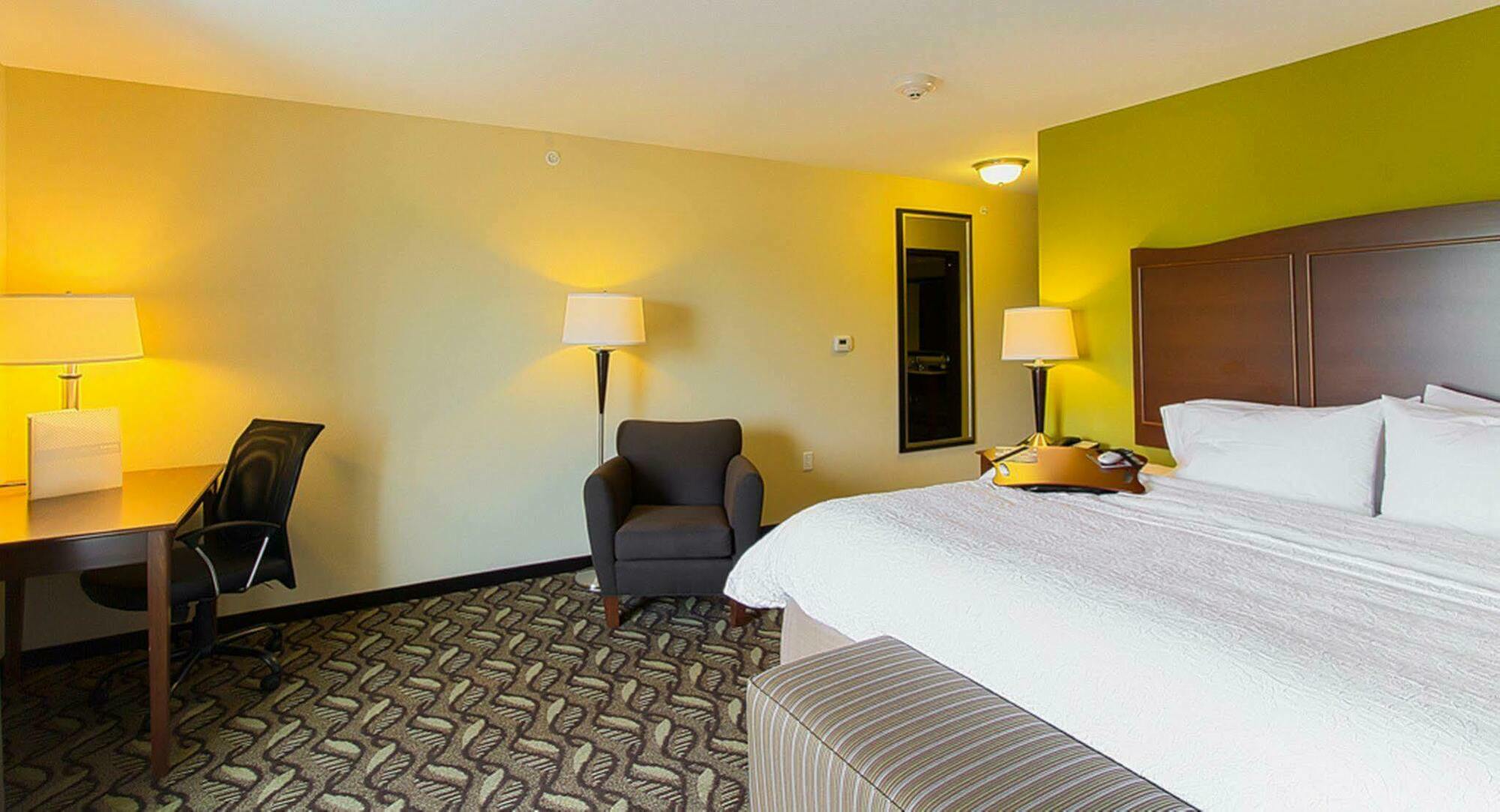 Hampton Inn Dekalb - Near The University Экстерьер фото